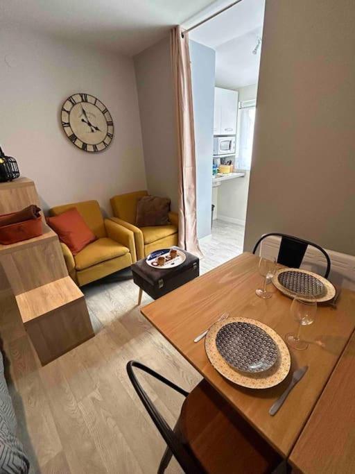 Le Petit Kiosque - Terrasse Parking & Local Velo Apartment Verdun-sur-Meuse Екстериор снимка