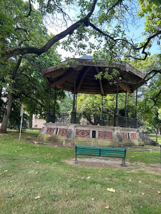 Le Petit Kiosque - Terrasse Parking & Local Velo Apartment Verdun-sur-Meuse Екстериор снимка
